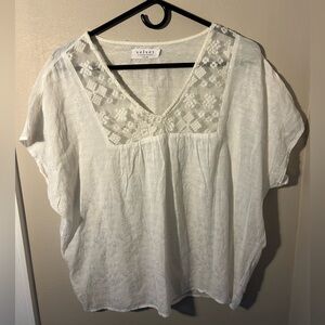 VELVET BY GRAHAM & SPENCER LIGHTWEIGHT BLOUSE WITH EMBROIDERED V-NECKLINE SZ MED